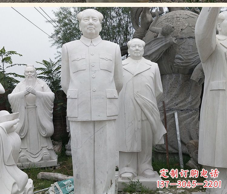 山东新一代中国政治精神的象征——“背手的毛主席”石雕