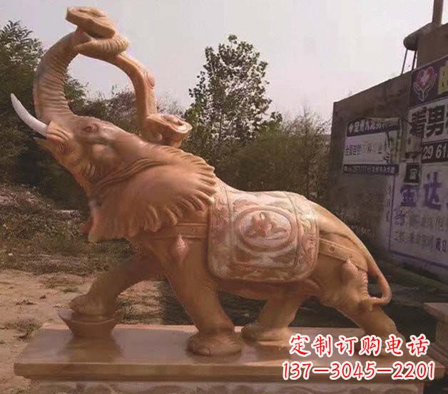 山东鼻卷如意的大象石雕