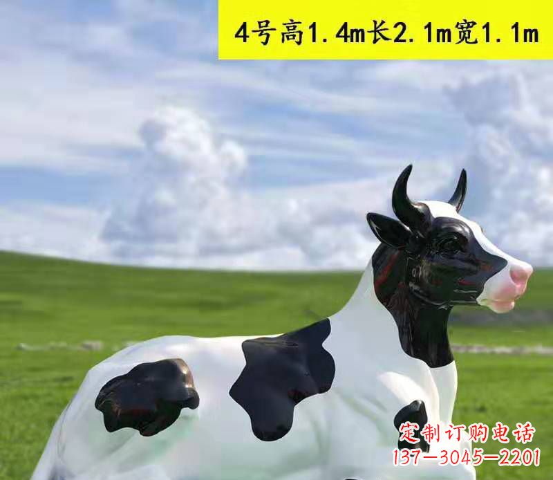 山东玻璃钢彩绘黑白奶牛雕塑