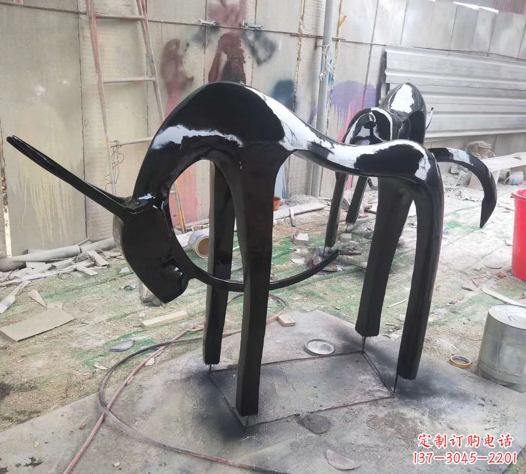 山东玻璃钢抽象小鹿雕塑别墅庭院景观摆件