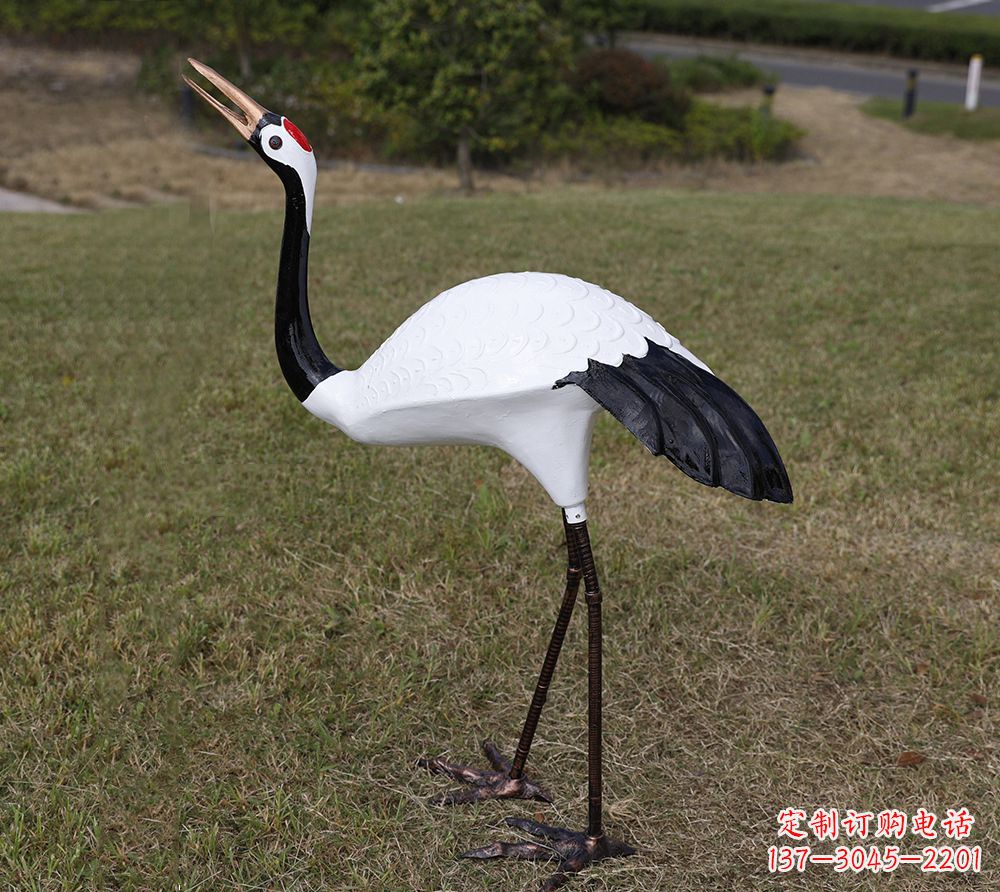 山东玻璃钢雕塑仙鹤——灵动飞翔的艺术之美