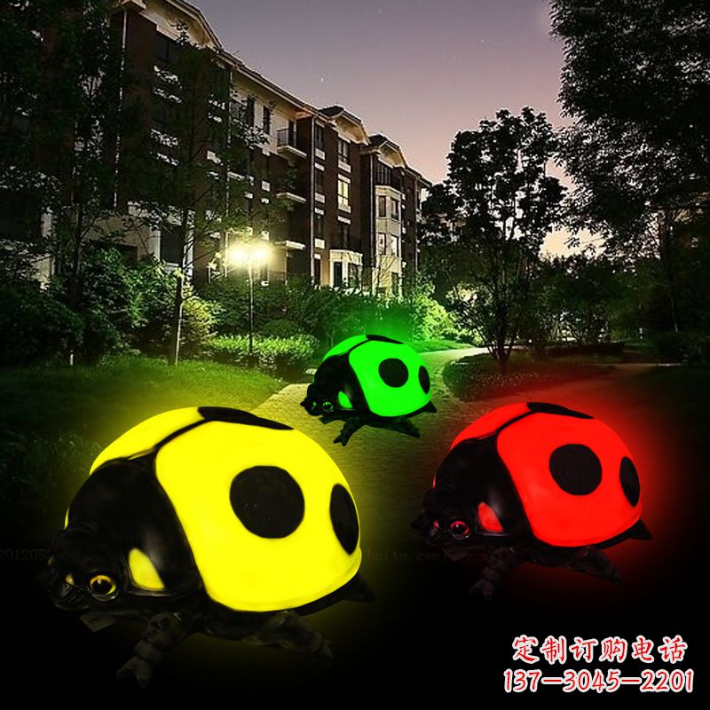 山东玻璃钢发光七星瓢虫雕塑璀璨夺目的夜景