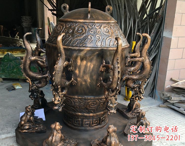 山东玻璃钢仿铜地动仪,中国古代仪器景观雕塑摆件