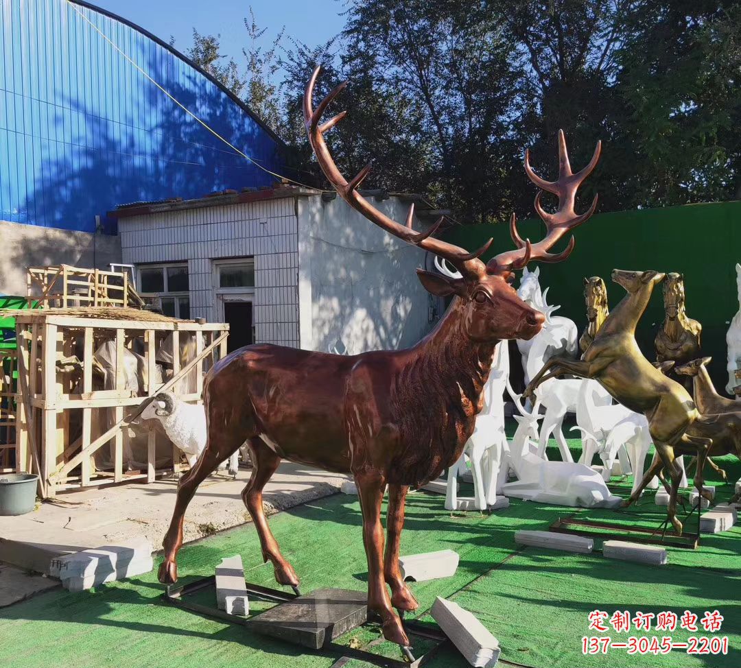 山东玻璃钢仿铜公园动物麋鹿雕塑