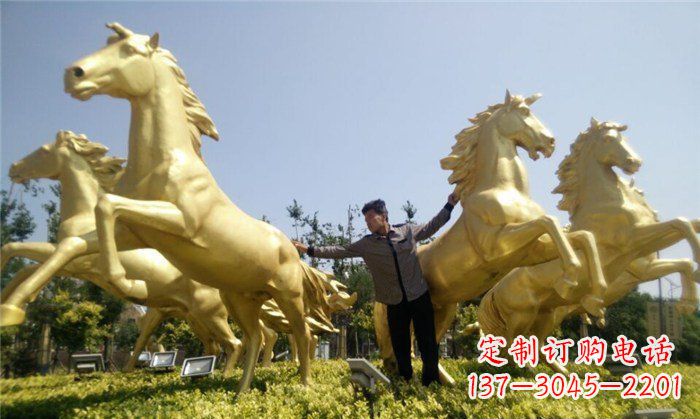 山东高雅而古典的玻璃钢马雕塑