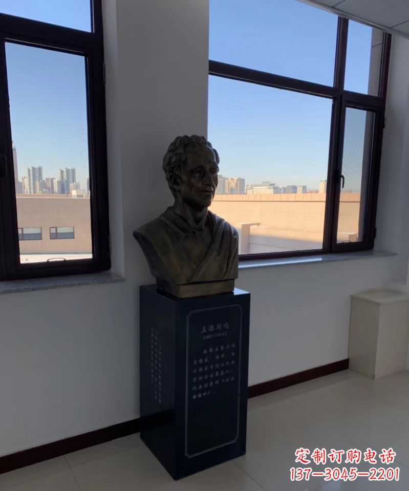 山东玻璃钢仿铜的孟德斯鸠头像雕塑