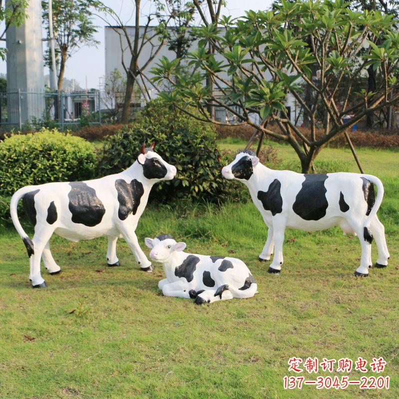山东玻璃钢仿真奶牛雕塑
