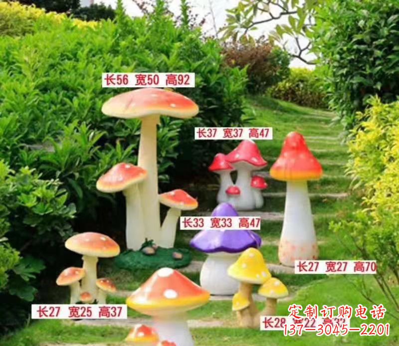 山东玻璃钢公园彩绘蘑菇雕塑2