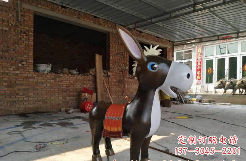 山东玻璃钢卡通小毛驴雕塑