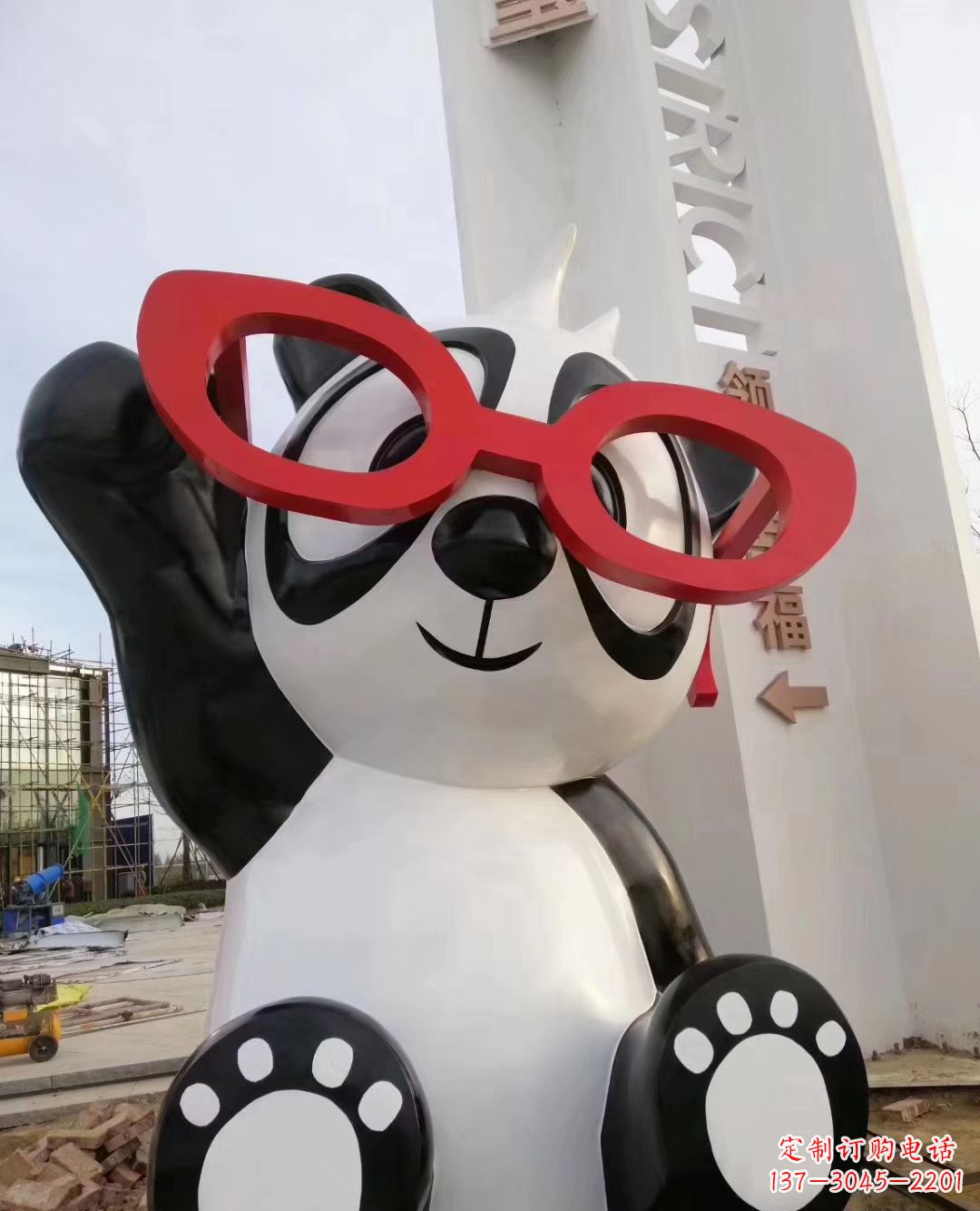 山东玻璃钢卡通熊猫雕塑户外摆件