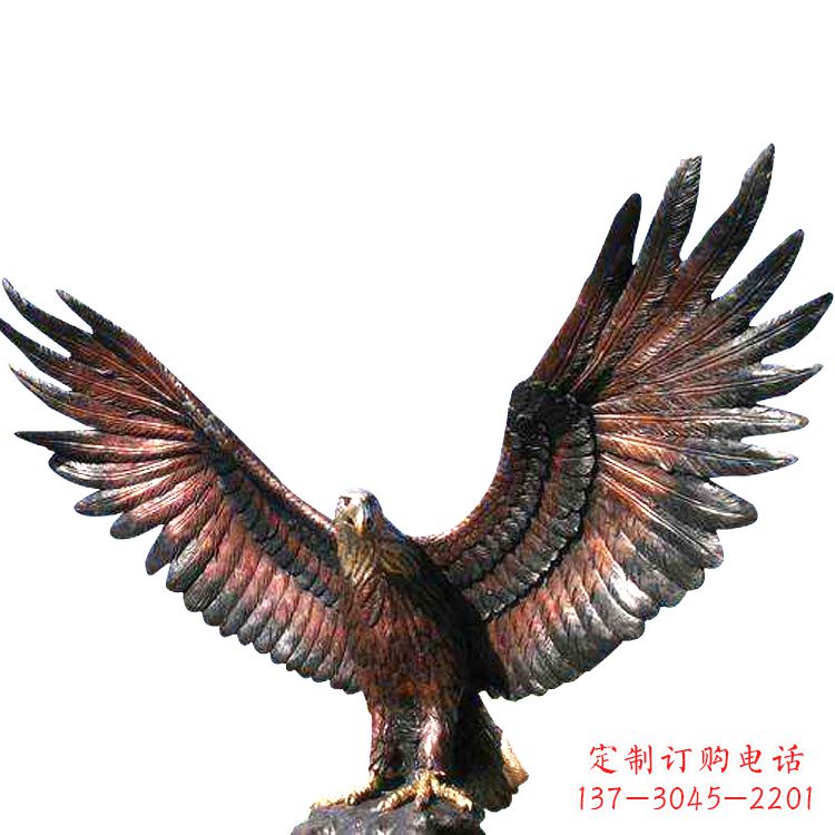 山东玻璃钢老鹰雕塑传承传统的铜雕艺术