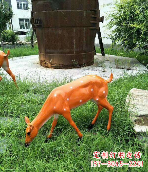 山东玻璃钢喷漆动物梅花鹿雕塑