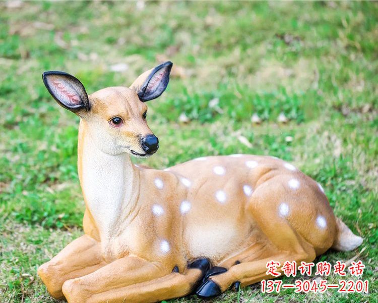 山东玻璃钢卧姿梅花鹿雕塑