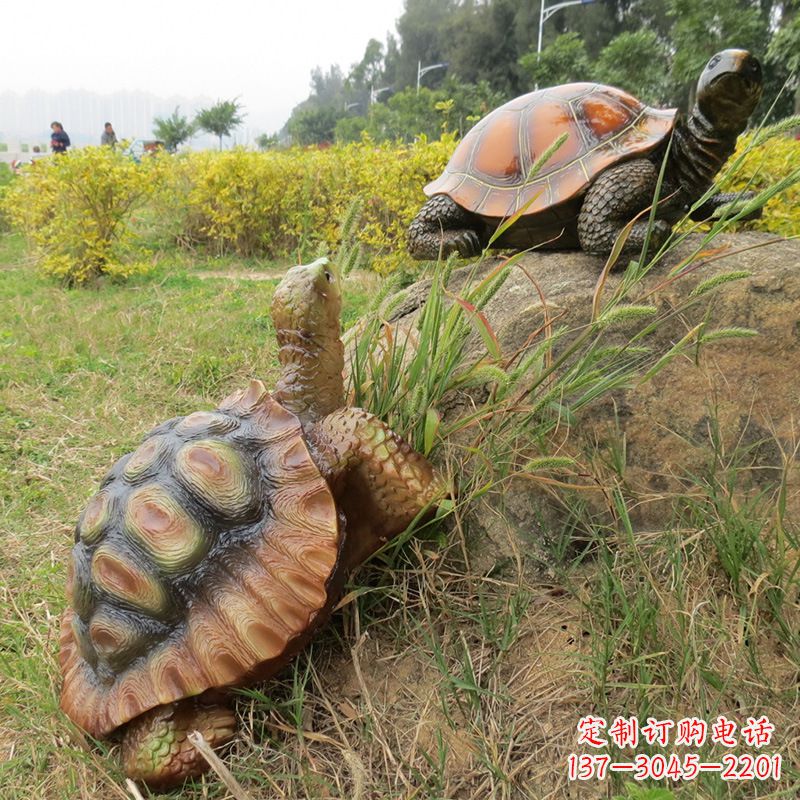 山东玻璃钢乌龟园林草丛动物雕塑摆件