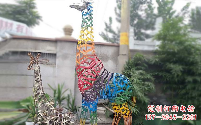 山东不锈钢长颈鹿雕塑把自然美景带入室内