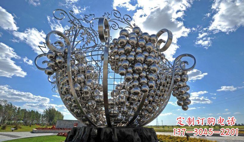 山东不锈钢葡萄雕塑——城市的艺术之美