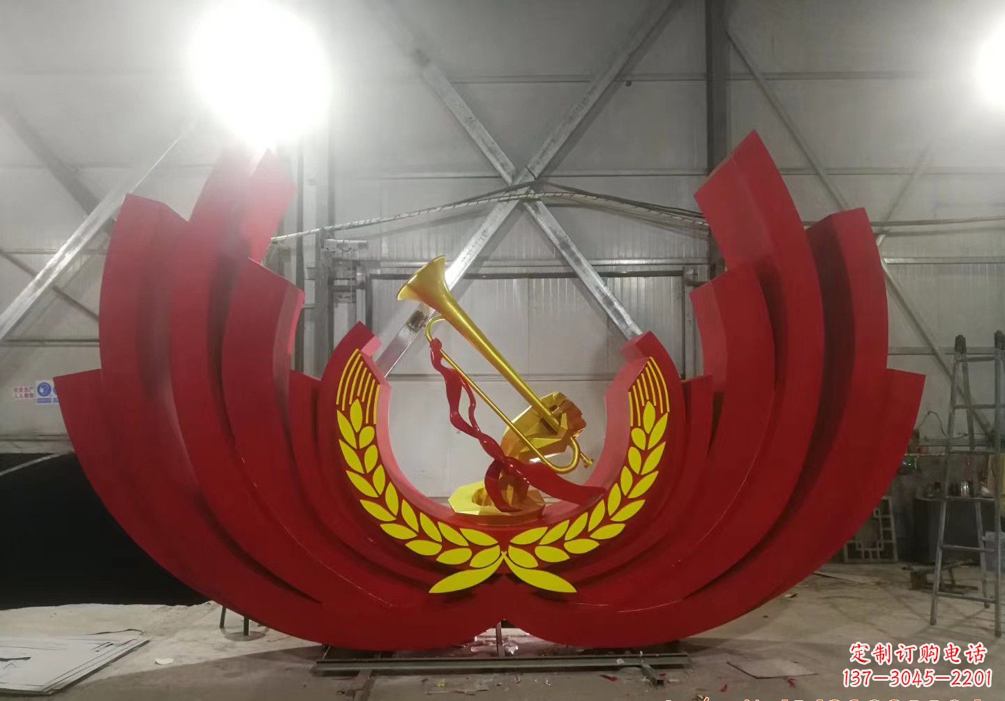 山东不锈钢冲锋号雕塑缅怀英雄,祝福未来