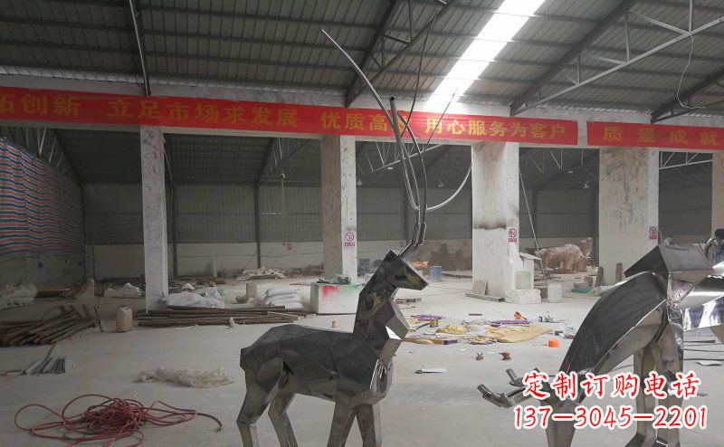 山东不锈钢麋鹿雕塑静谧美丽的自然之美