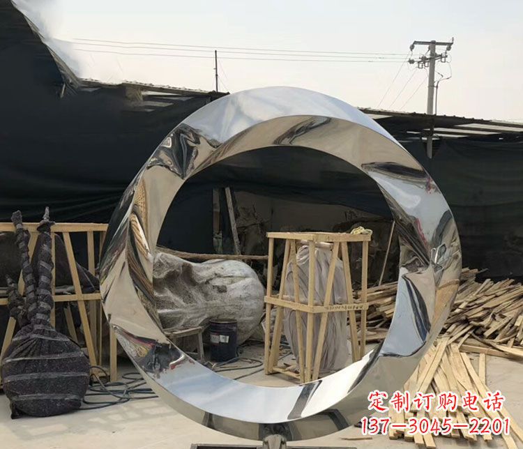 山东不锈钢抽象镜面圆环雕塑