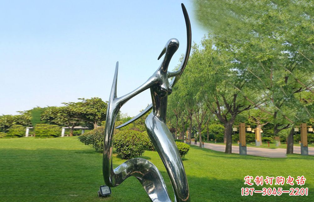 山东不锈钢美女雕塑给公园注入活力