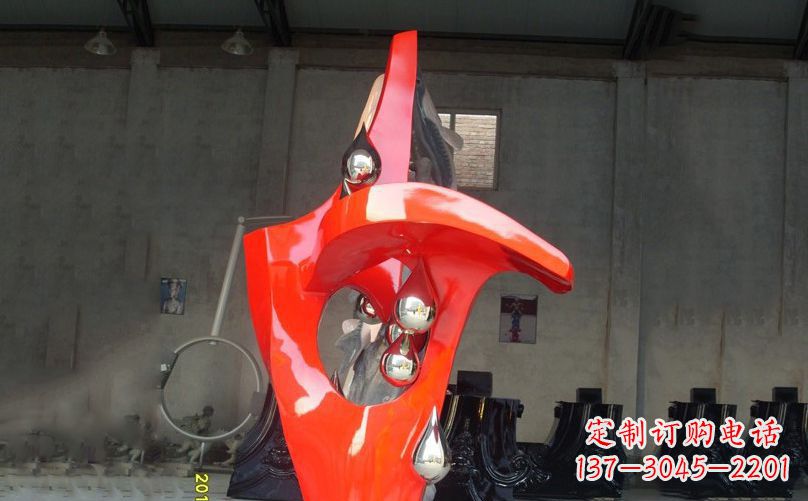 山东不锈钢抽象水滴景观雕塑