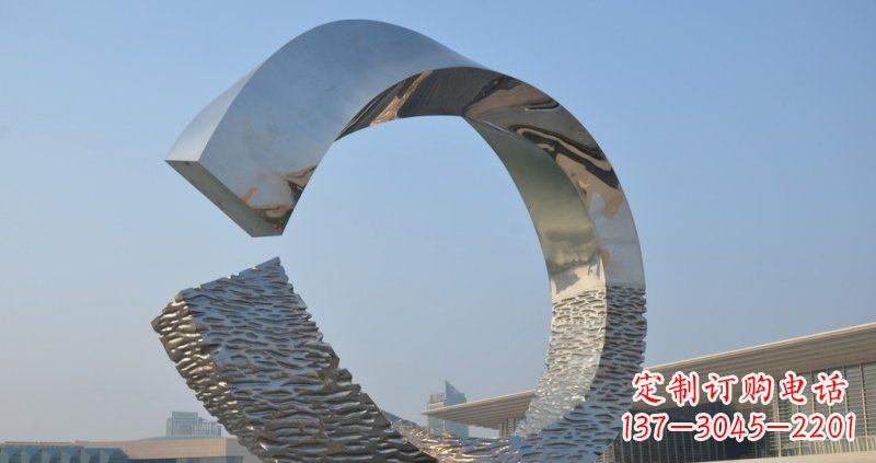 山东环绕城市的不锈钢圆环雕塑