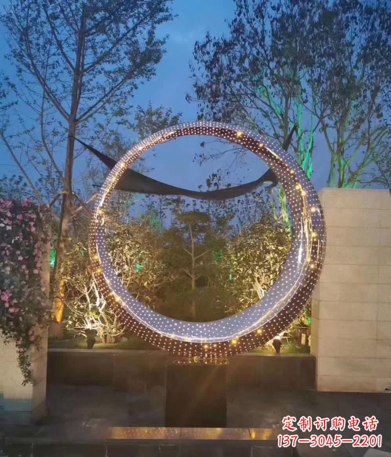 山东不锈钢圆环雕塑艺术与环境的完美结合