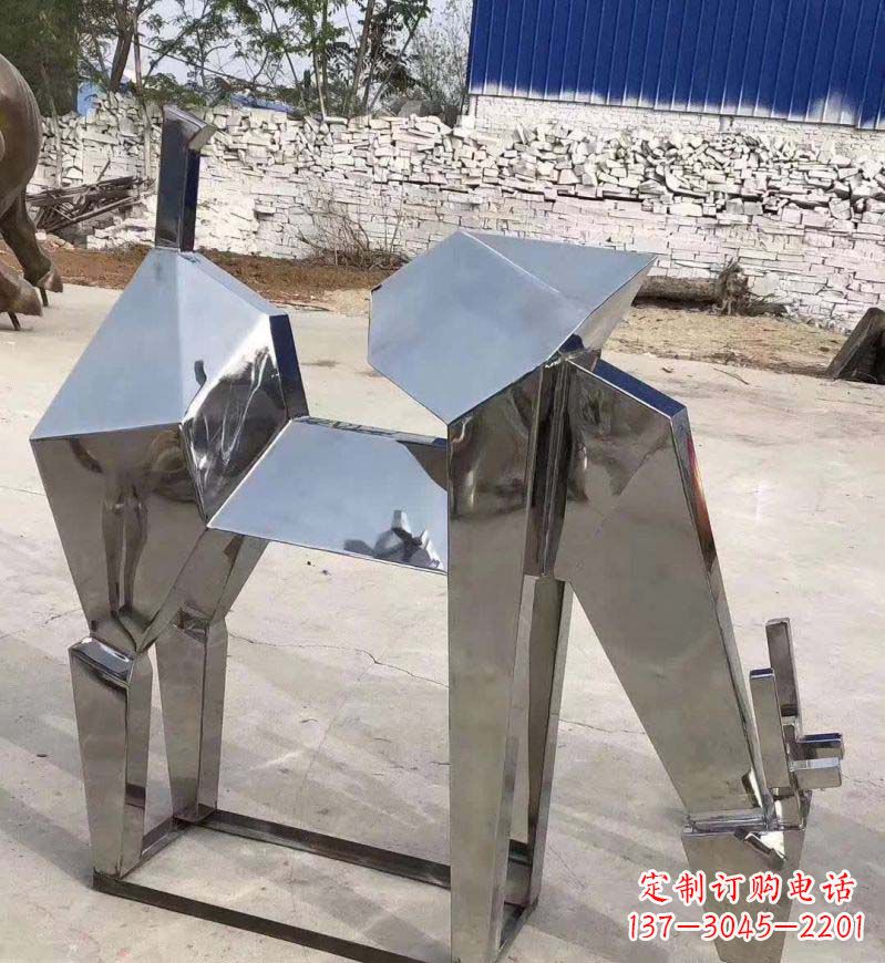 山东不锈钢锻造的景观小鹿雕塑