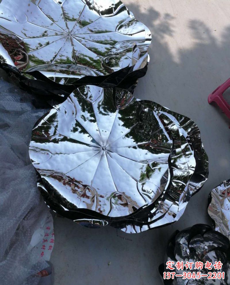 山东不锈钢锻造的莲花雕塑
