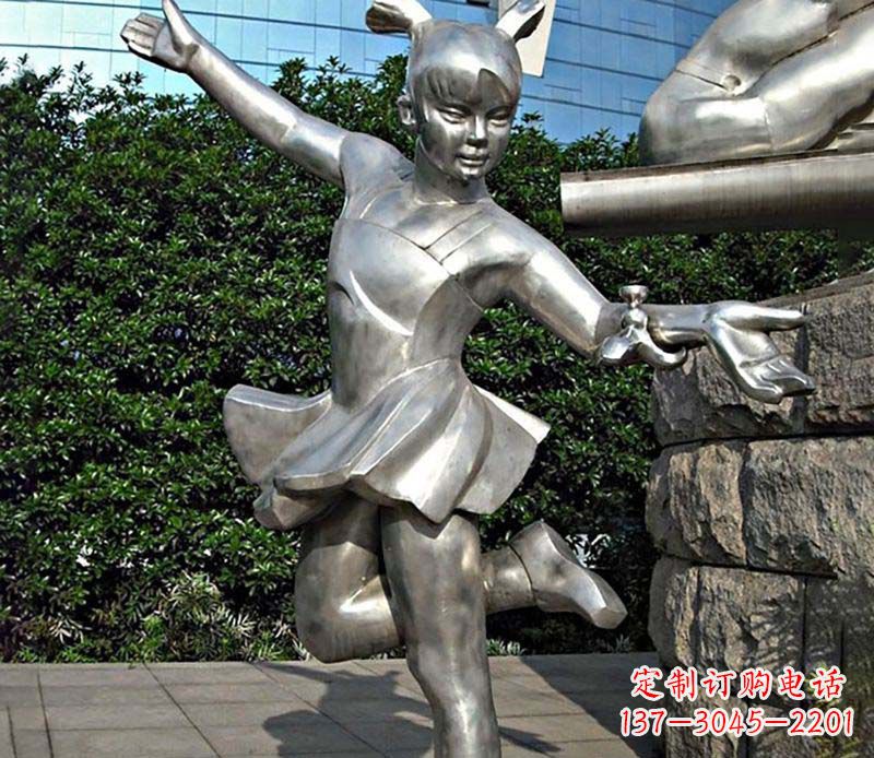 山东不锈钢儿童踢毽子雕塑