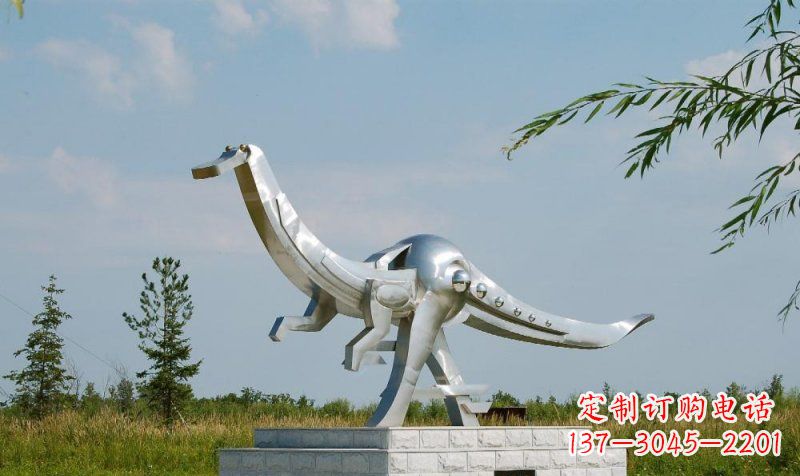 山东不锈钢鸭嘴龙雕塑艺术与自然完美结合