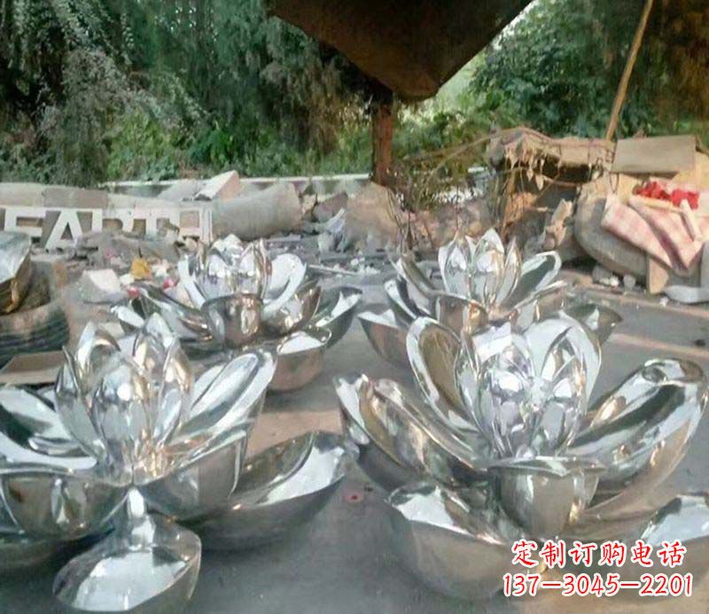 山东不锈钢荷花雕塑给公园带来灿烂美景