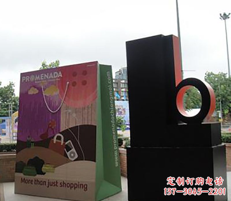 山东不锈钢购物袋雕塑为公园带来现代风格