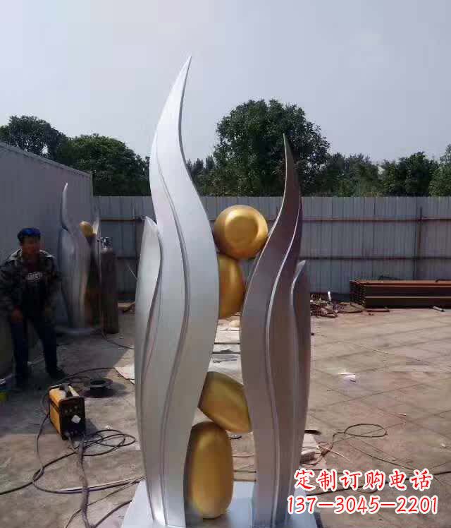 山东不锈钢广场翅膀雕塑象征着自由之翼