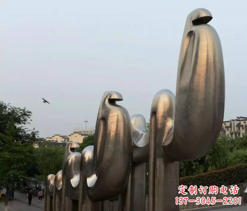 山东不锈钢广场抽象骆驼雕塑