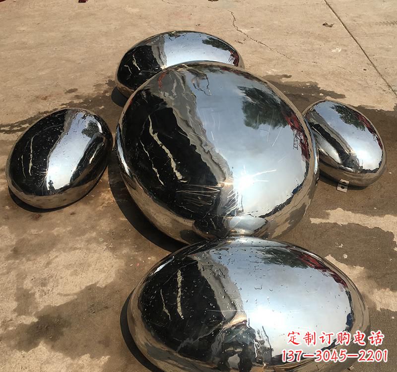山东不锈钢水滴雕塑精致而又充满力量