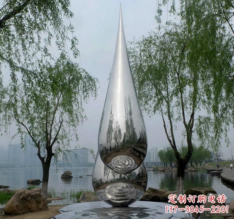 山东不锈钢广场的水滴雕塑