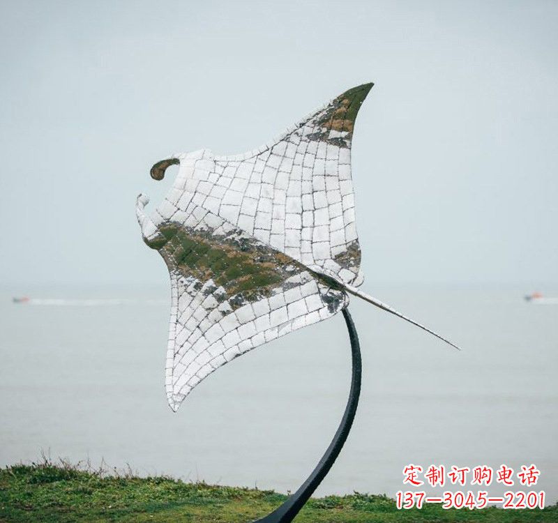 山东不锈钢海洋动物蝠鲼雕塑艺术与环保的完美结合