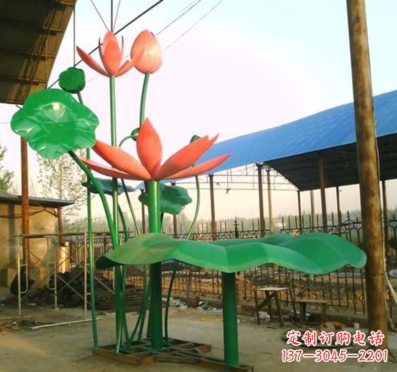 山东不锈钢荷花雕塑汲取自然之美