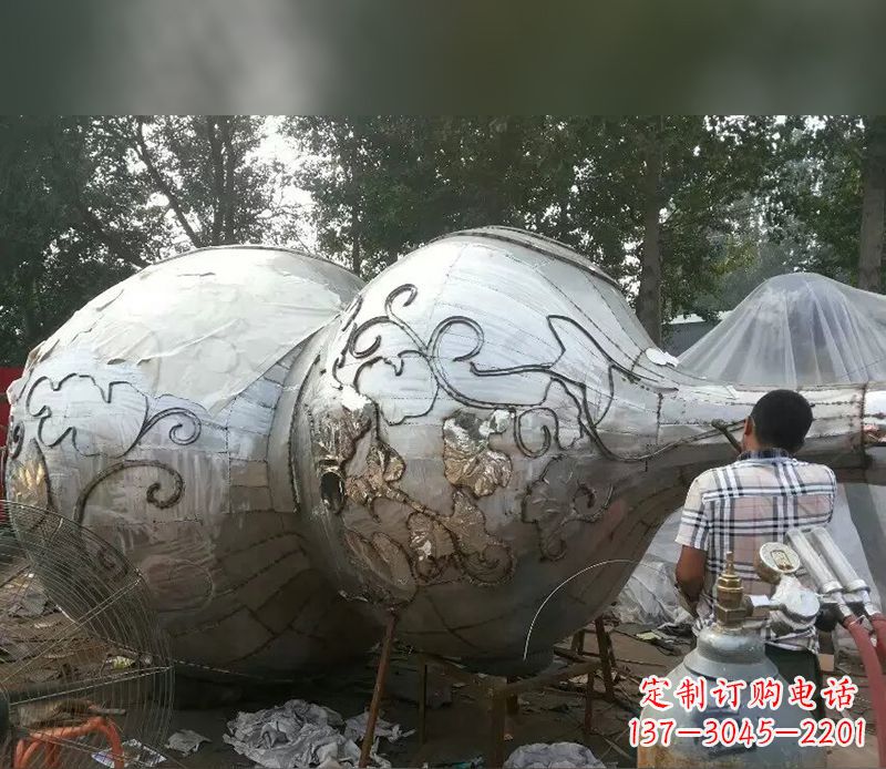 山东不锈钢葫芦雕塑精美绝伦