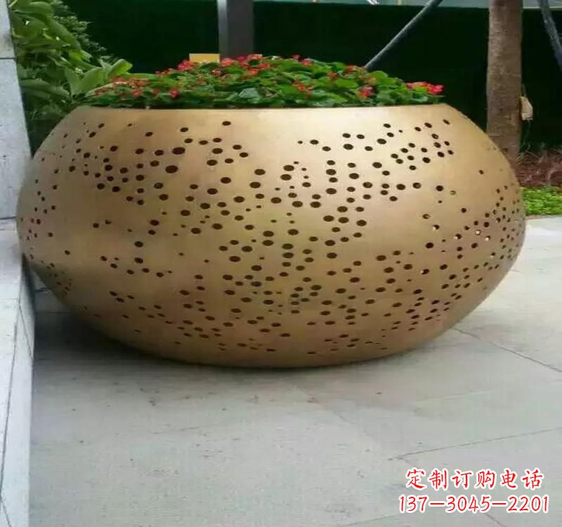 山东不锈钢户外花盆雕塑
