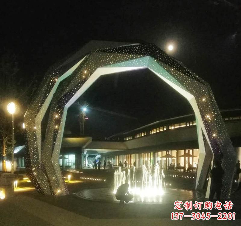 山东不锈钢户外拱门雕塑精美线条点缀美景