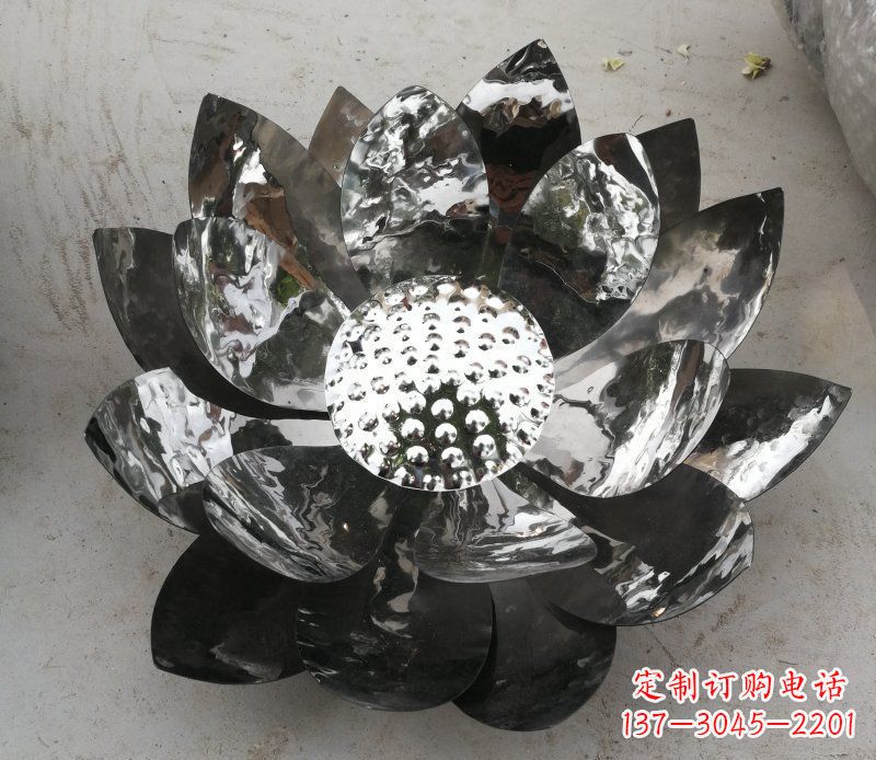 山东不锈钢镜面的荷花雕塑——彰显美丽与恬静
