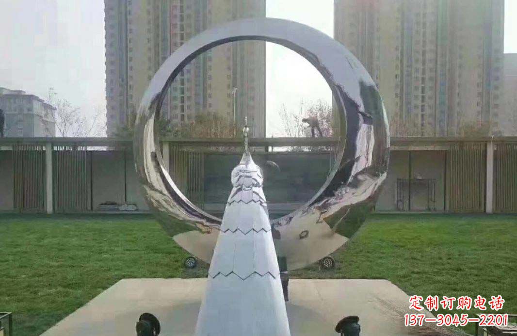 山东不锈钢孔雀圆环雕塑
