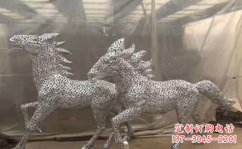 山东不锈钢马雕塑精美而又富有动感