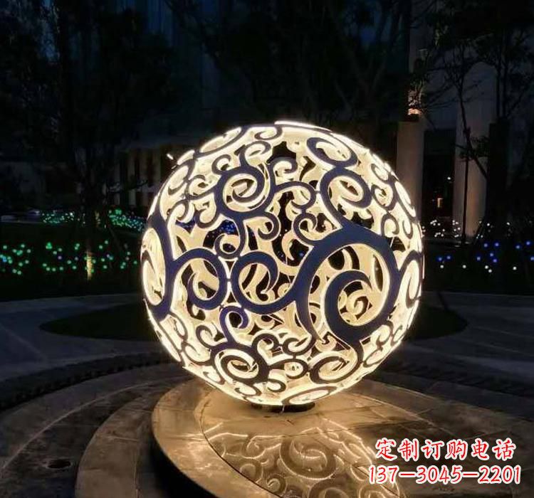 山东不锈钢镂空球喷泉雕塑艺术性的水景装饰