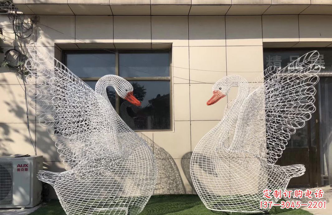 山东不锈钢镂空天鹅雕塑象征着美丽的永恒