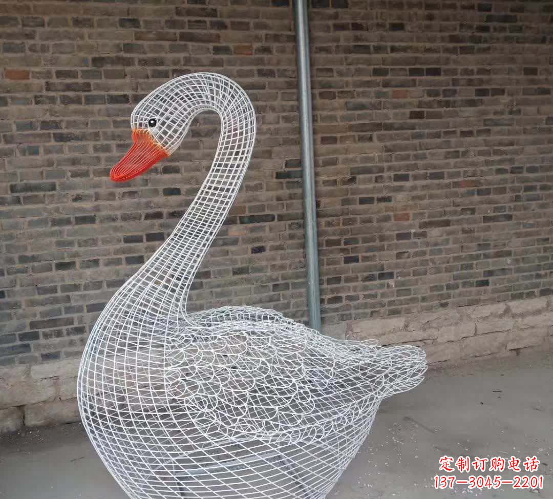 山东不锈钢镂空天鹅雕塑精美而优雅