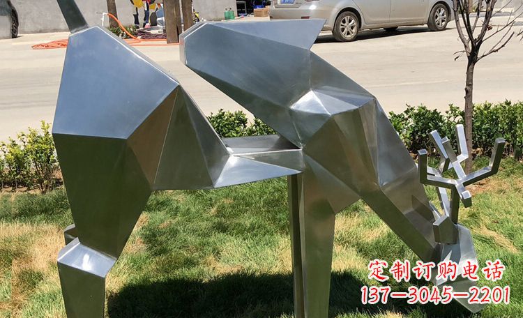 山东不锈钢梅花鹿雕塑给公园带来美丽风景