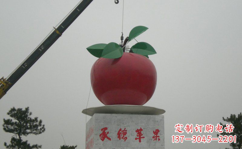 山东不锈钢苹果雕塑 (2)